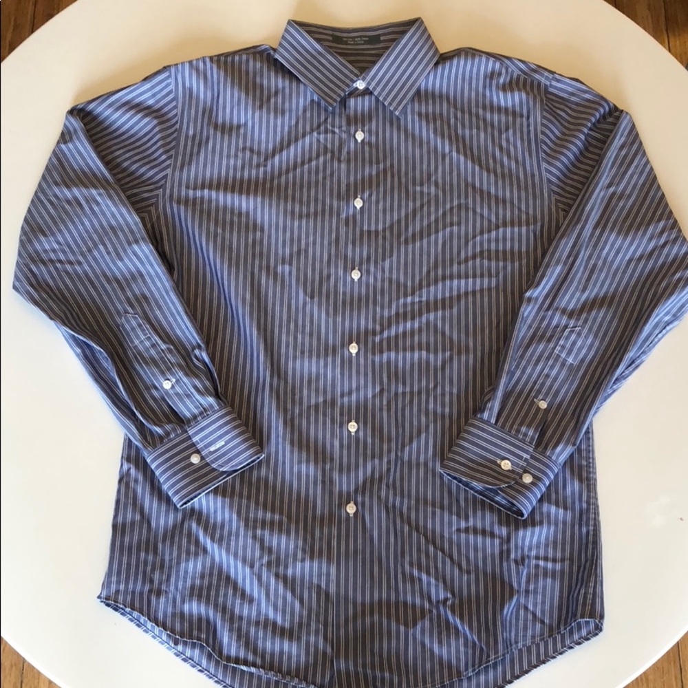 Like new men’s button down dress shirt.